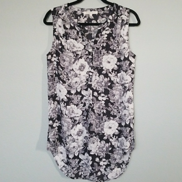 Daniel Rainn Tops - Daniel rainn floral top size small 🔥